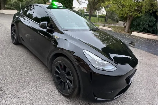 vehicule tout confort tesla pour votre taxi a montpellier et sa region